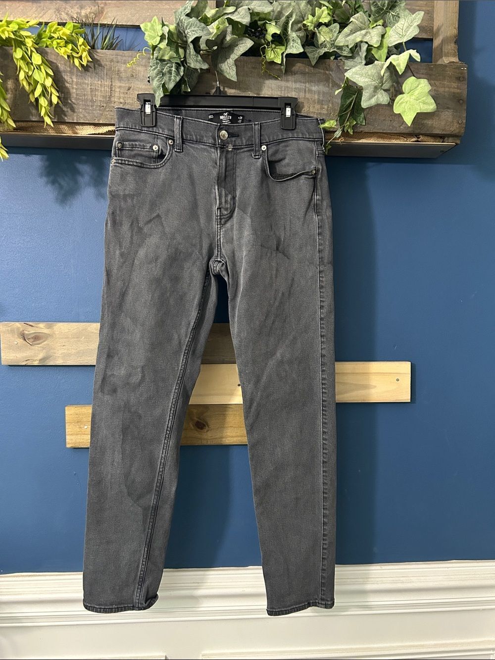 Hollister Men's 90s Slim Fit Jeans in Charcoal Gray, Fading. Sz 30